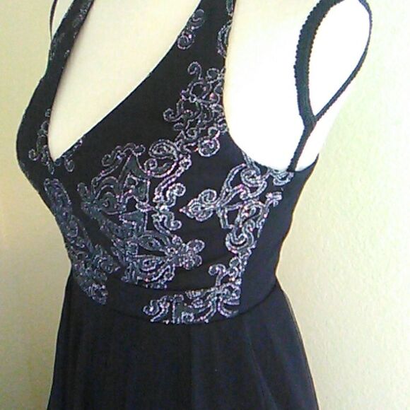 Windsor Black Layered  Formal Whimsigoth RedCarpet - Picture 10 of 16